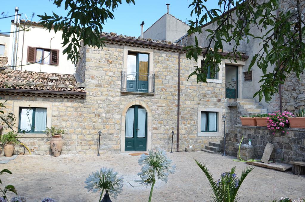 La Carretteria Guest House Mistretta Kültér fotó