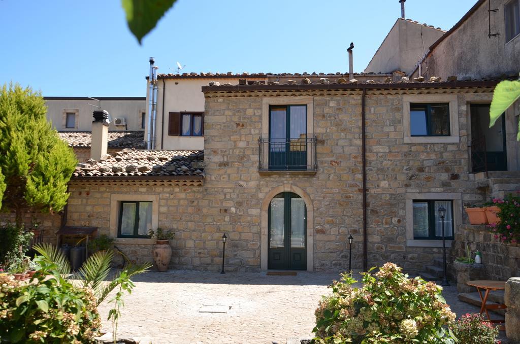 La Carretteria Guest House Mistretta Kültér fotó