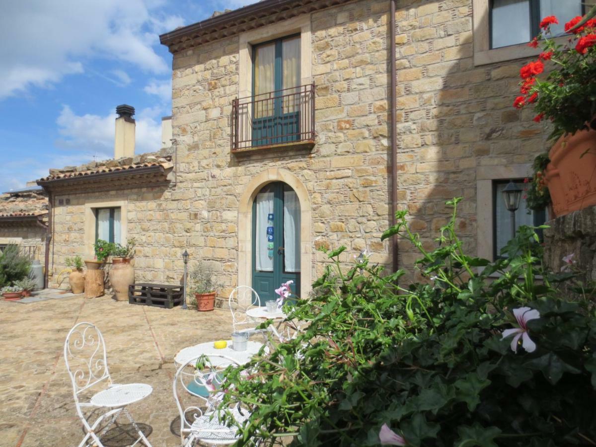 La Carretteria Guest House Mistretta Kültér fotó